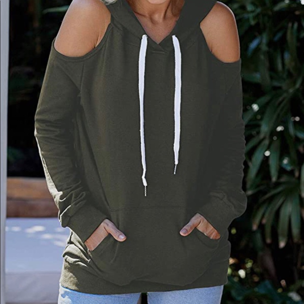 Women’s Cold Shoulder pullover sweatshirt. Size M